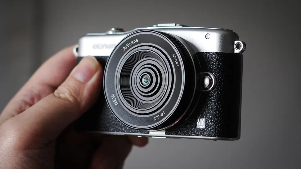 Ống kính pancake trở lại xu hướng nhờ máy ảnh compact